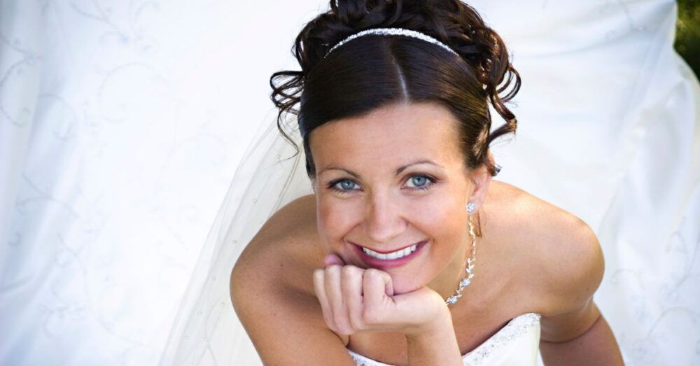 bride on wedding day smiles after learning the fastest way to straighten teeth before wedding